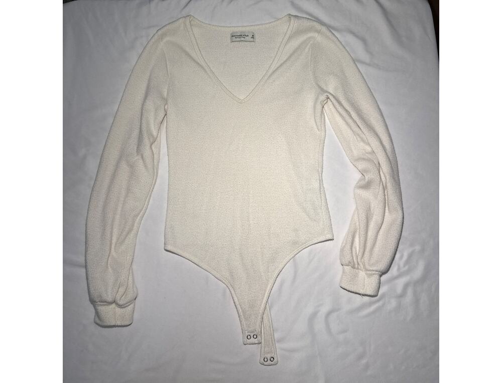 Abercrombie & Fitch Soft A&F Cozy Bodysuit Women M Ivory V Neck Long Sleeve